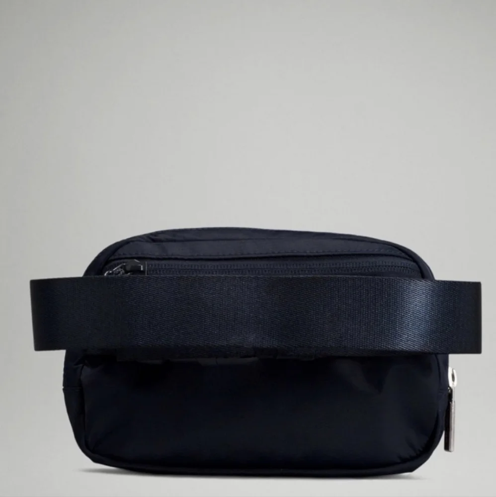 NWT Lululemon Everywhere Belt Bag - Picture 2 of 10